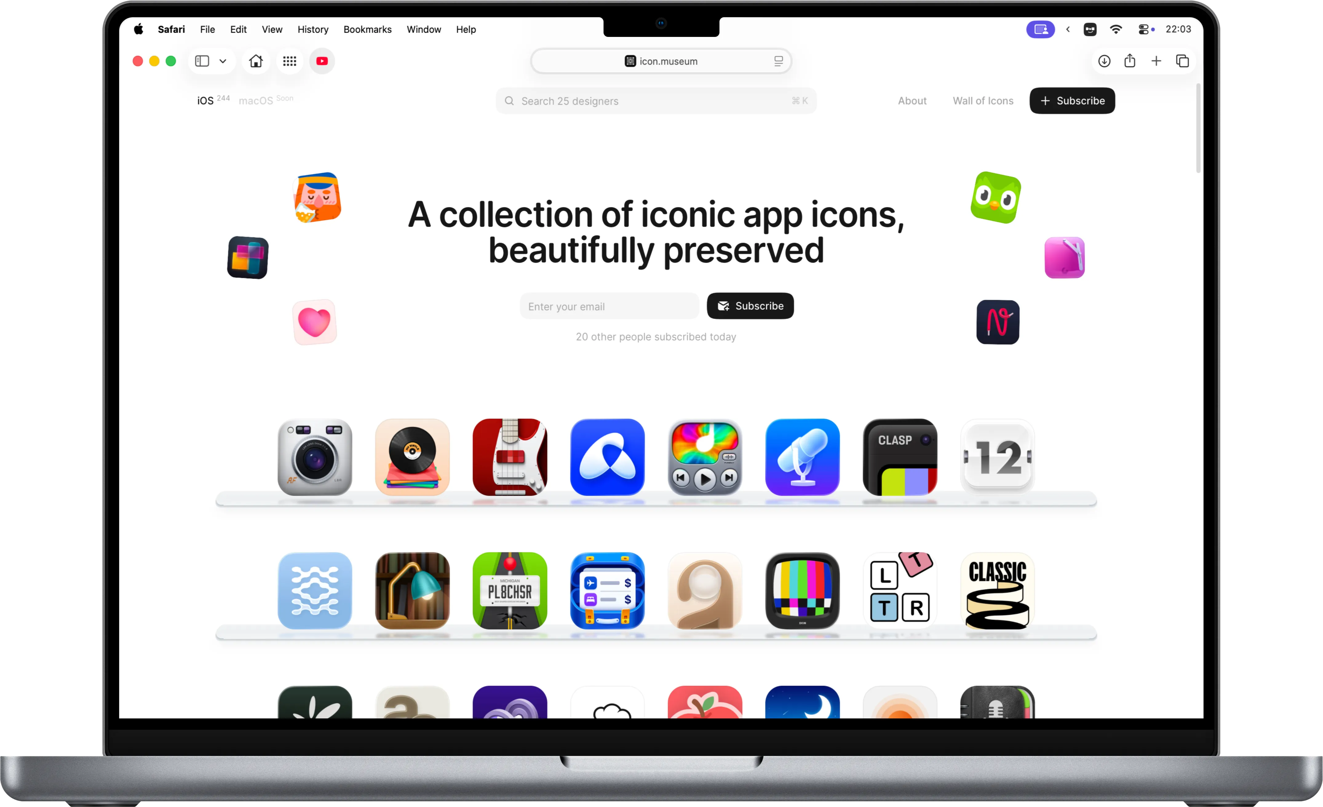 macOS menu bar over Safari, with Dynamic Menu Bar active